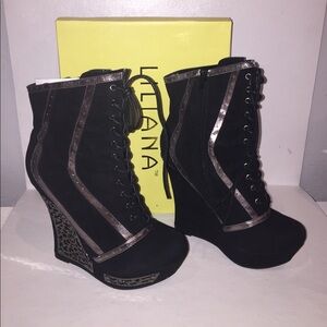 Black & Silver "MALLIKA" LILIANA wedge boots Size8